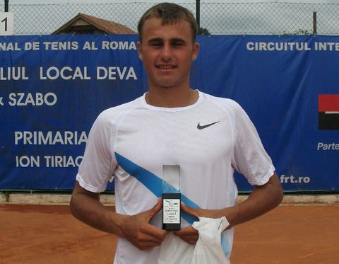 Copil castiga la Deva titlul atat la simplu cat si la dublu